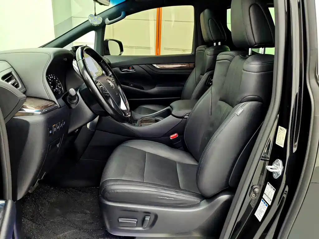 Toyota Vellfire — миниатюра 5