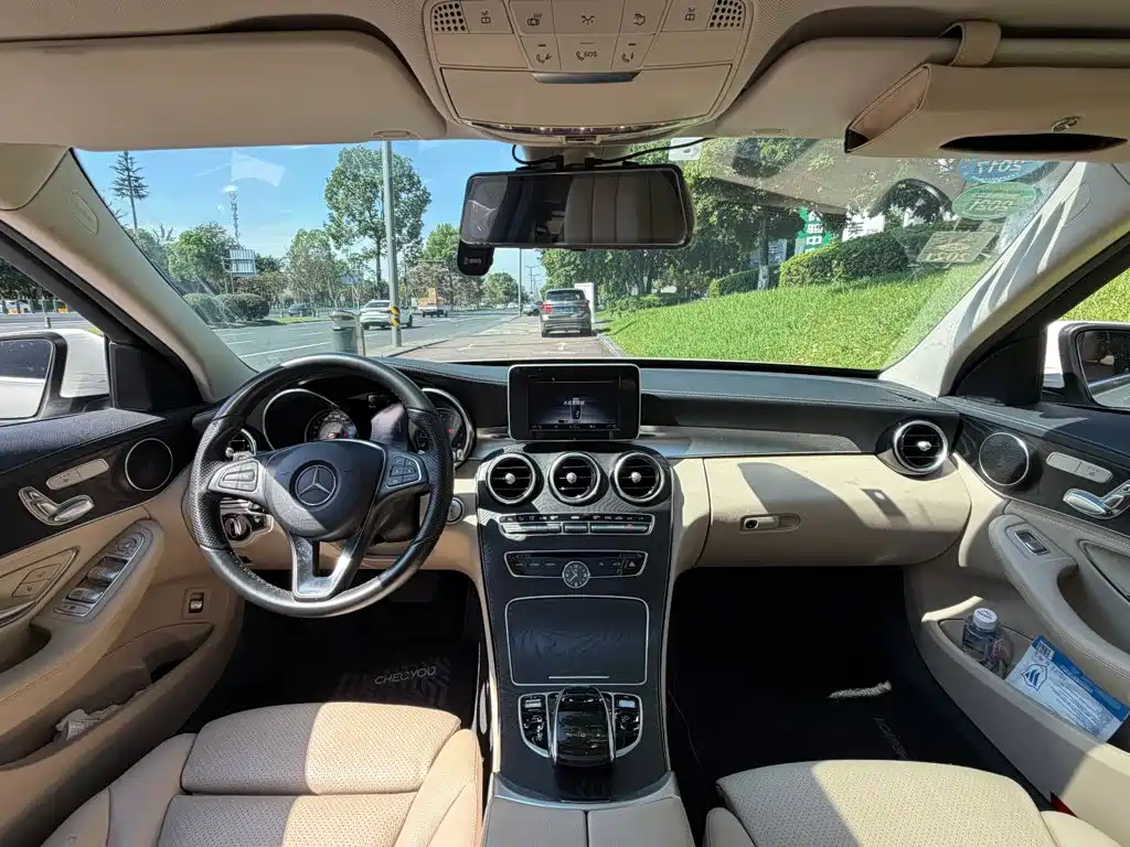 Mercedes-Benz C-Class — миниатюра 13
