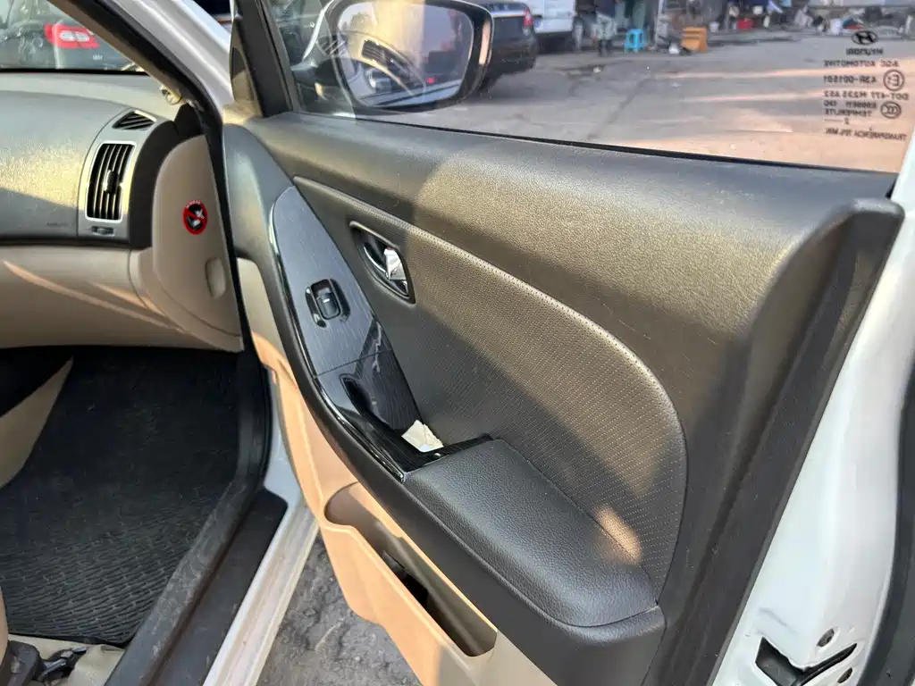 Hyundai Elantra — миниатюра 22