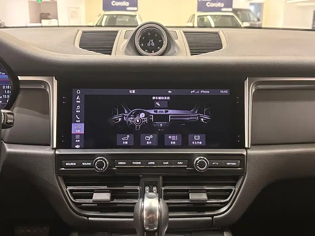 Porsche Macan — миниатюра 16