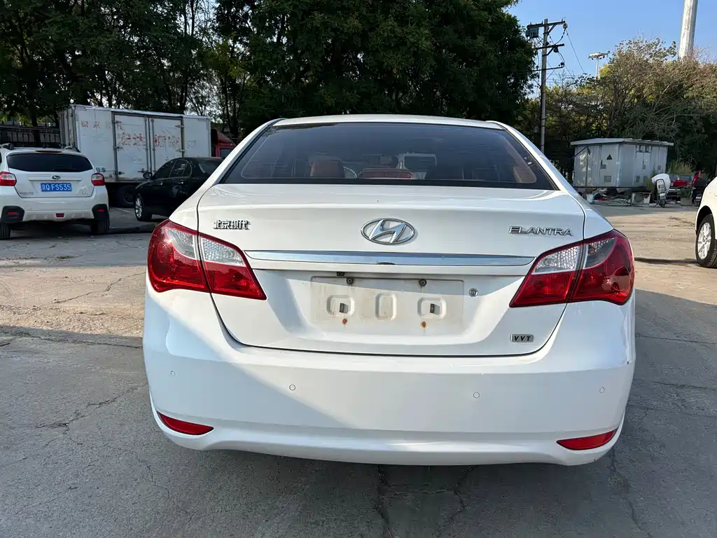 Hyundai Elantra — миниатюра 6