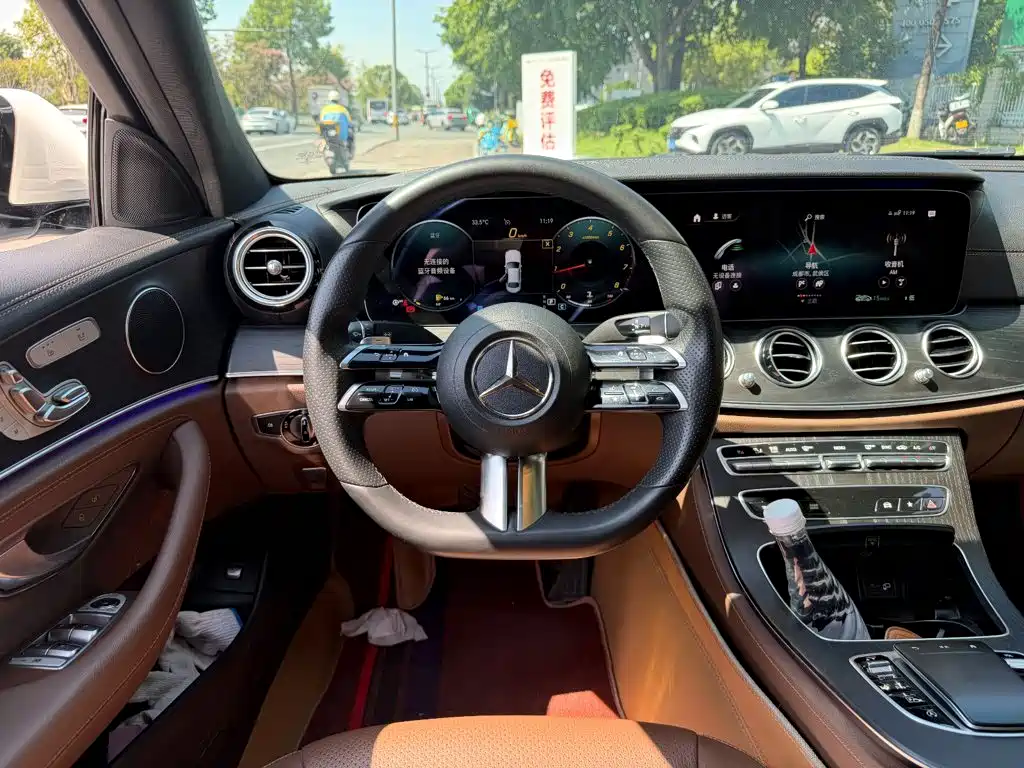 Mercedes-Benz E-Class — миниатюра 14