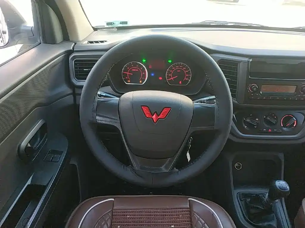 Wuling Hongguang V — миниатюра 11