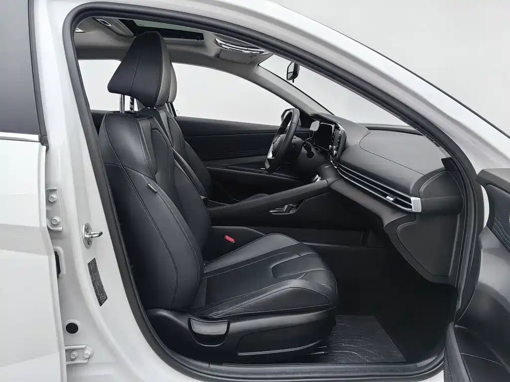 Hyundai Elantra — миниатюра 23