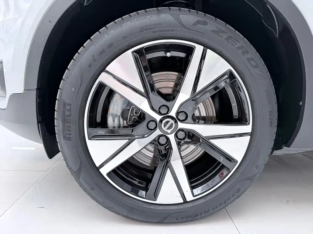 Volvo XC40 NEV — миниатюра 9