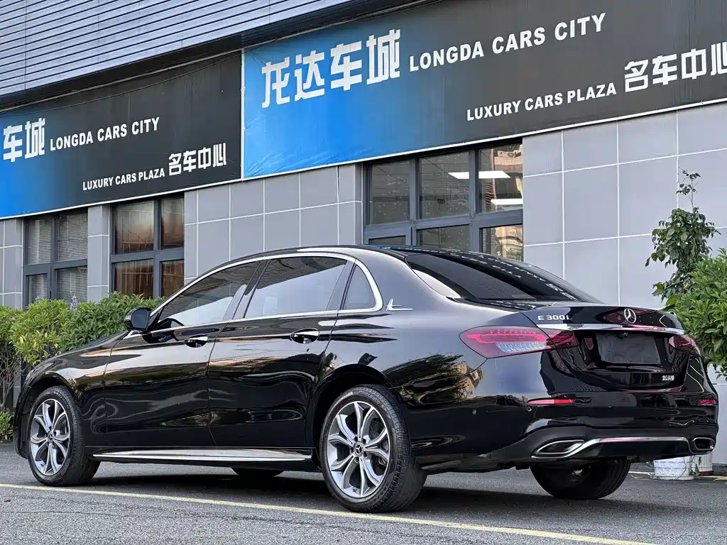 Mercedes-Benz E-Class — миниатюра 12