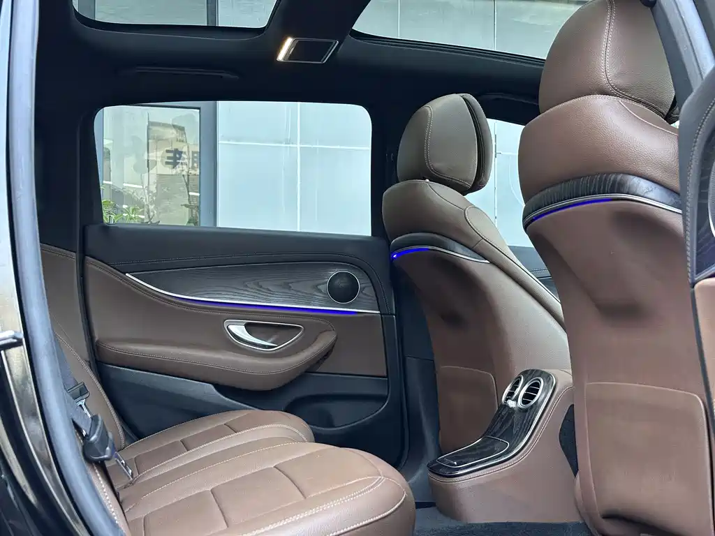 Mercedes-Benz E-Class — миниатюра 16