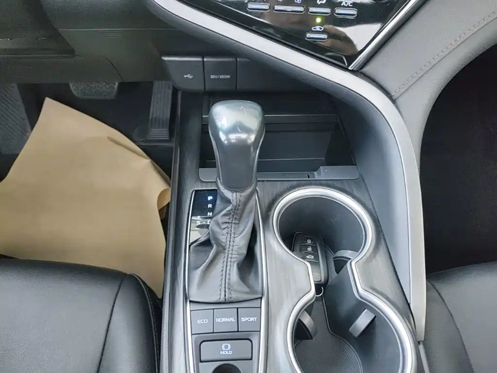 Toyota Camry — миниатюра 14