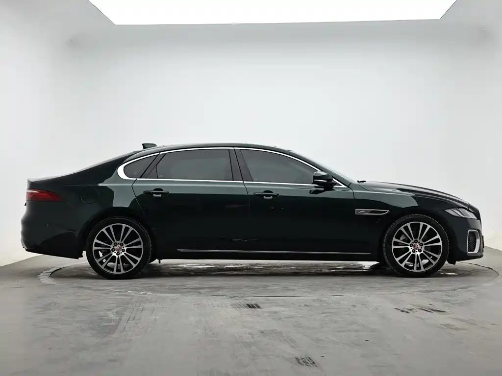 Jaguar XFL — миниатюра 5