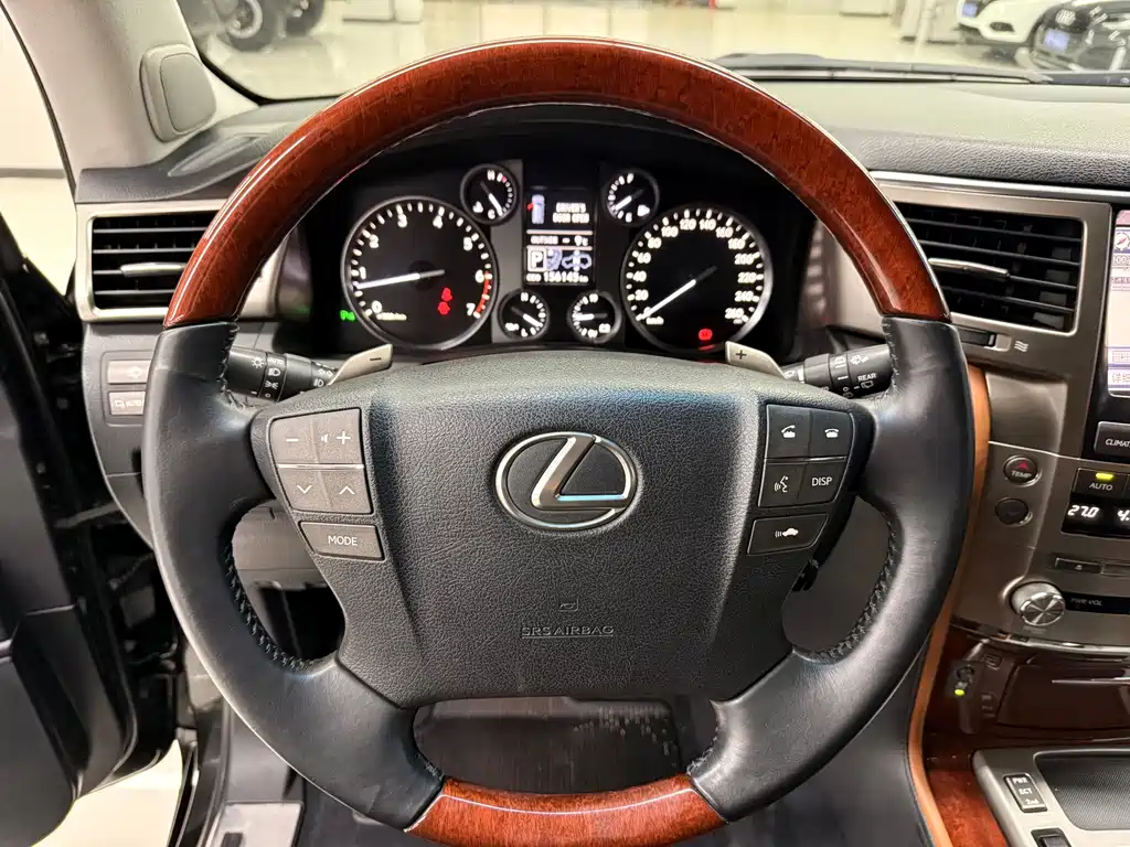 Lexus LX — миниатюра 16