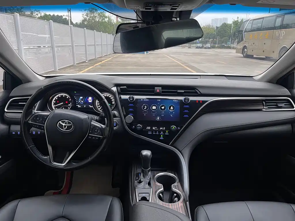 Toyota Camry 2019 2.0G Luxury V