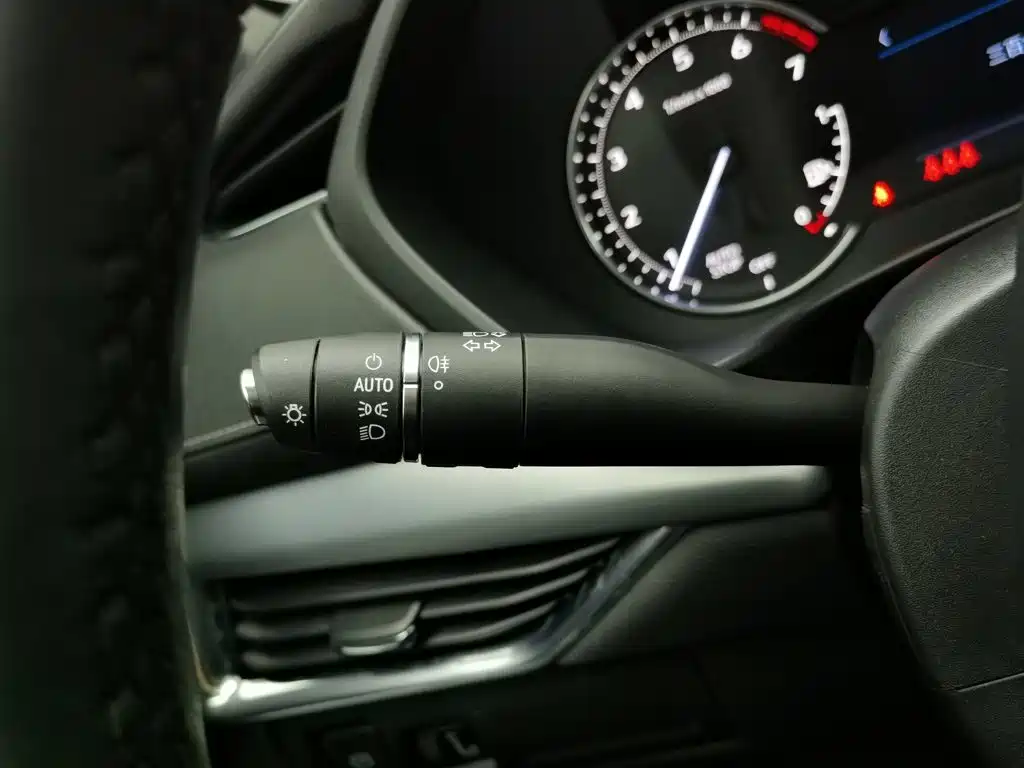 Cadillac XT4 — миниатюра 21