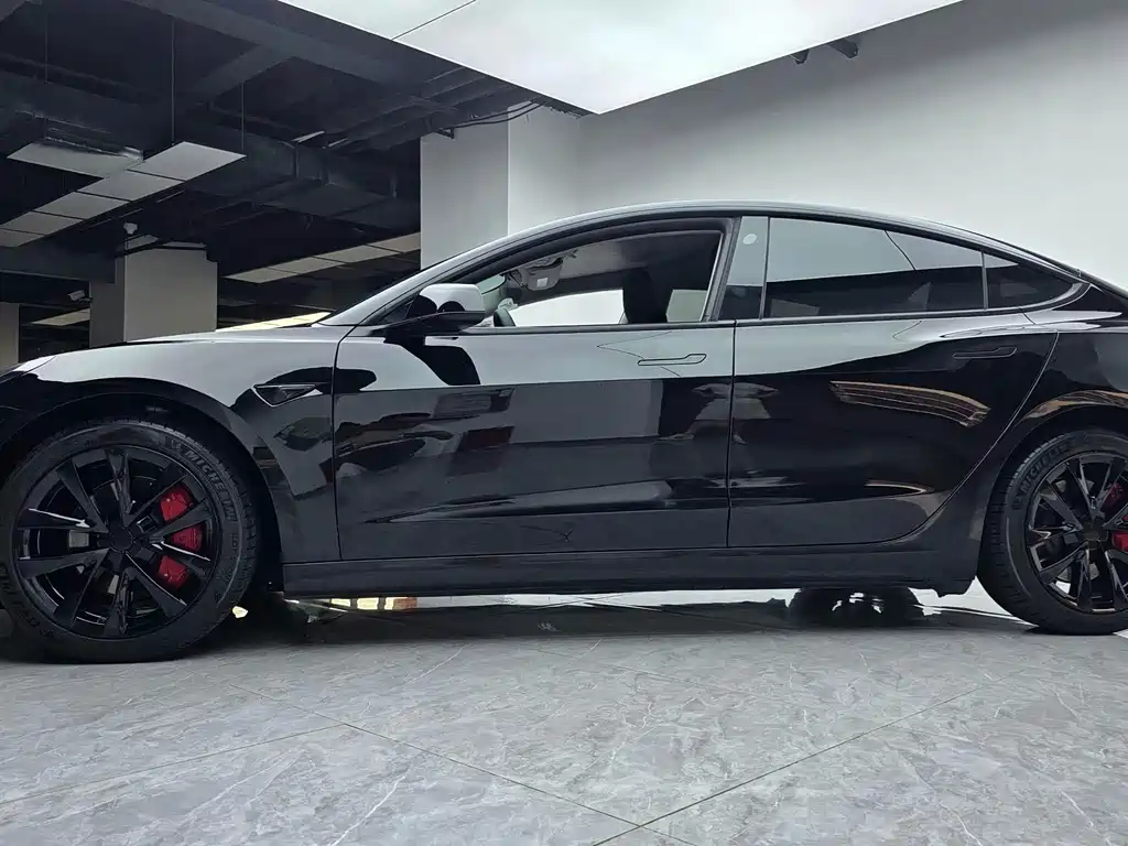Tesla Model 3 — миниатюра 2