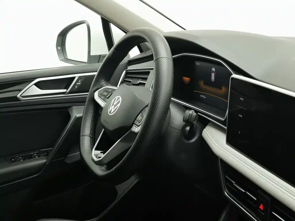Volkswagen Tiguan L — миниатюра 22