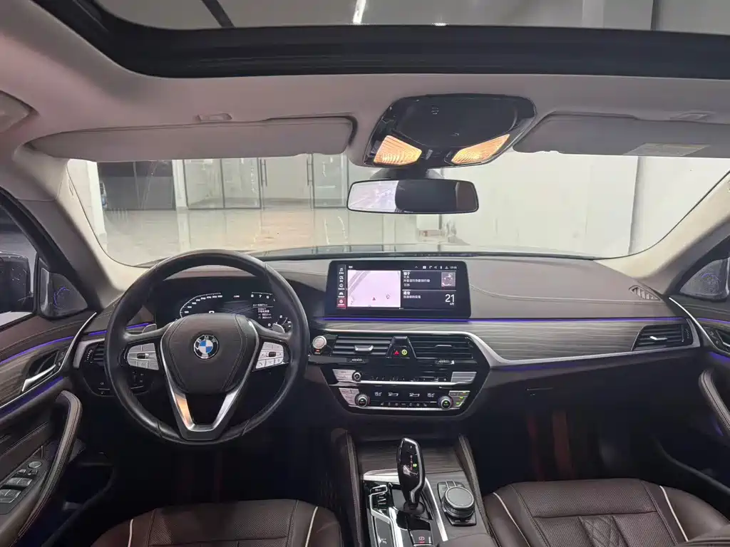 BMW 5 Series — миниатюра 7