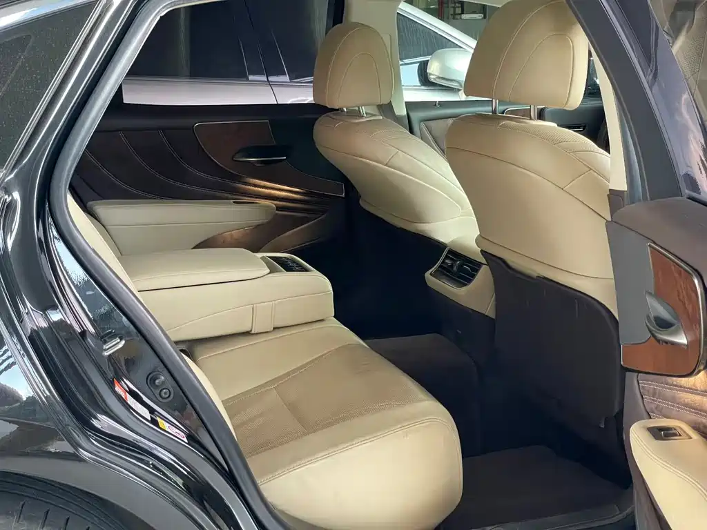 Lexus LS — миниатюра 5
