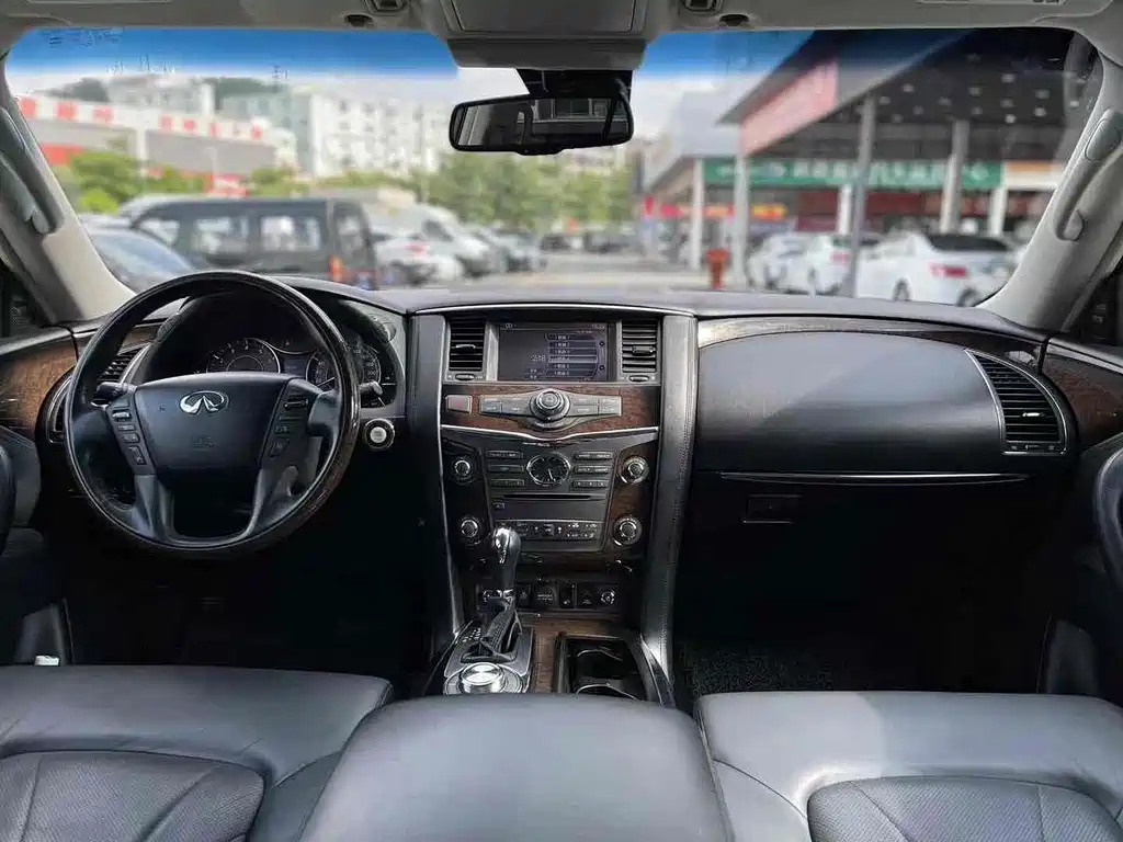 Infiniti QX80 2013 5.6L 4WD