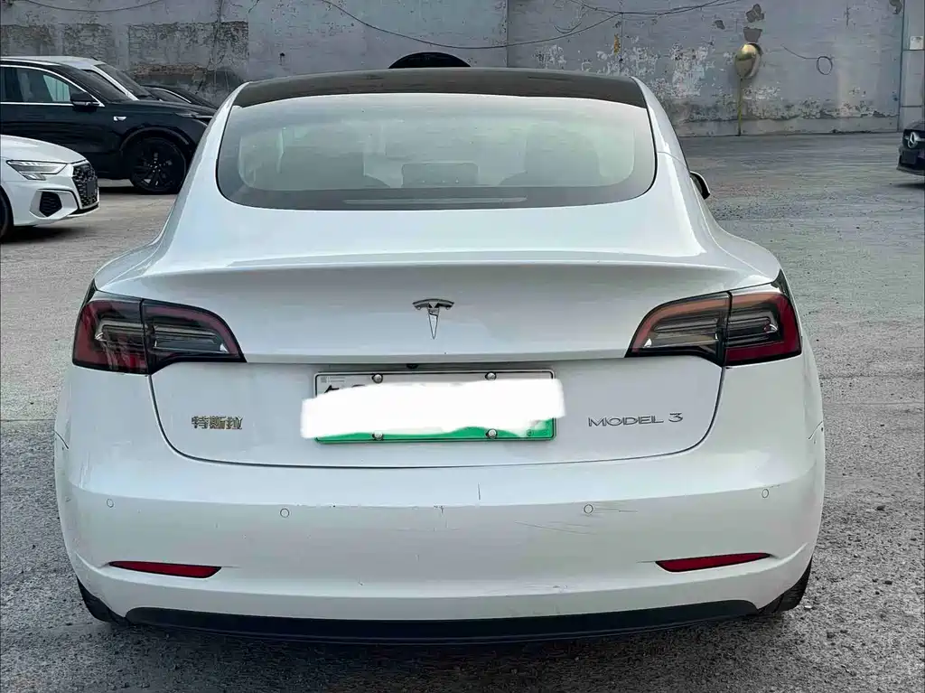 Tesla Model 3 — миниатюра 4