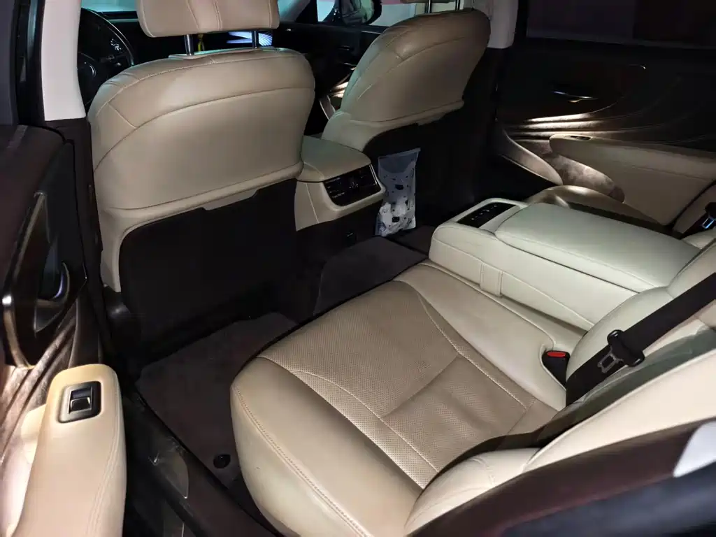 Lexus LS — миниатюра 4