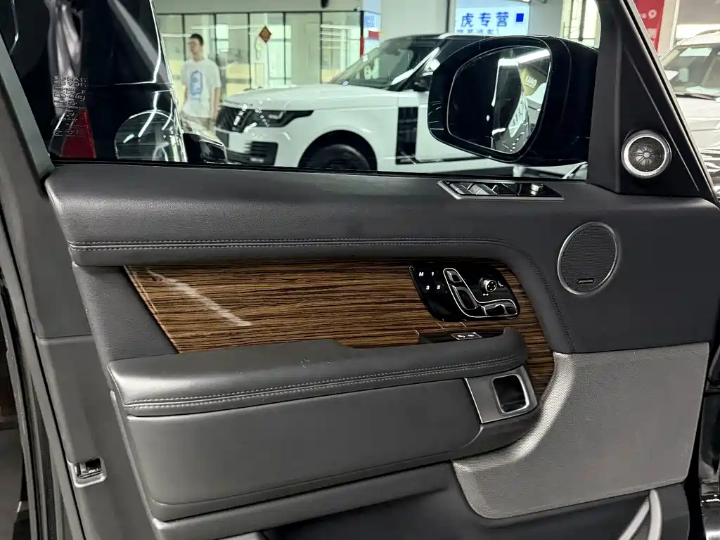Land Rover Range Rover — миниатюра 13