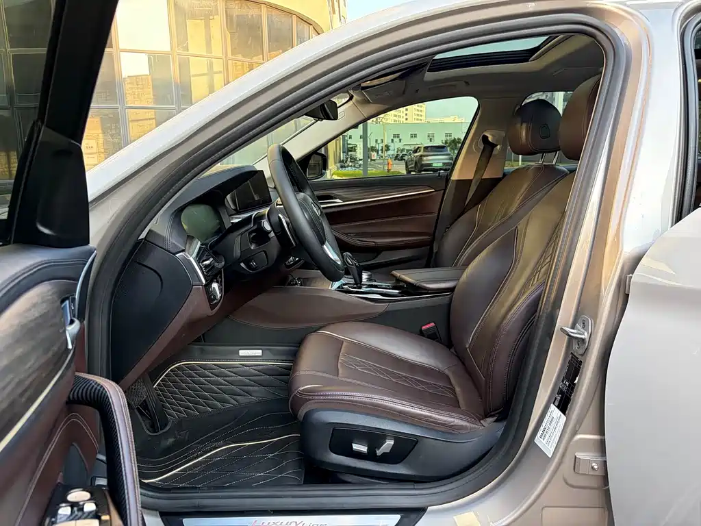 BMW 5 Series — миниатюра 10