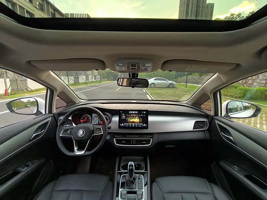 BYD MAX — миниатюра 10