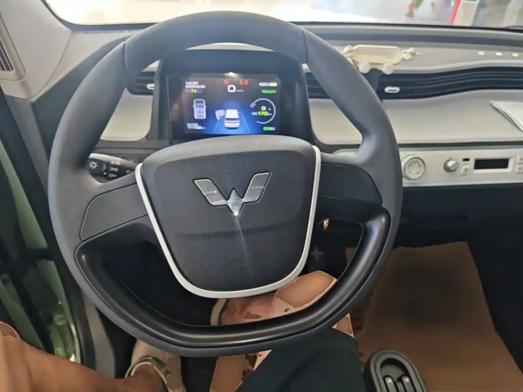 Wuling MINIEV — миниатюра 11