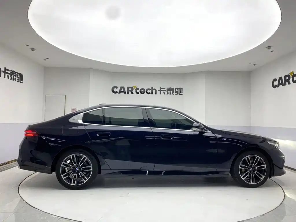 BMW 5 Series — миниатюра 4