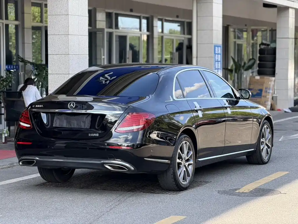 Mercedes-Benz E-Class — миниатюра 14