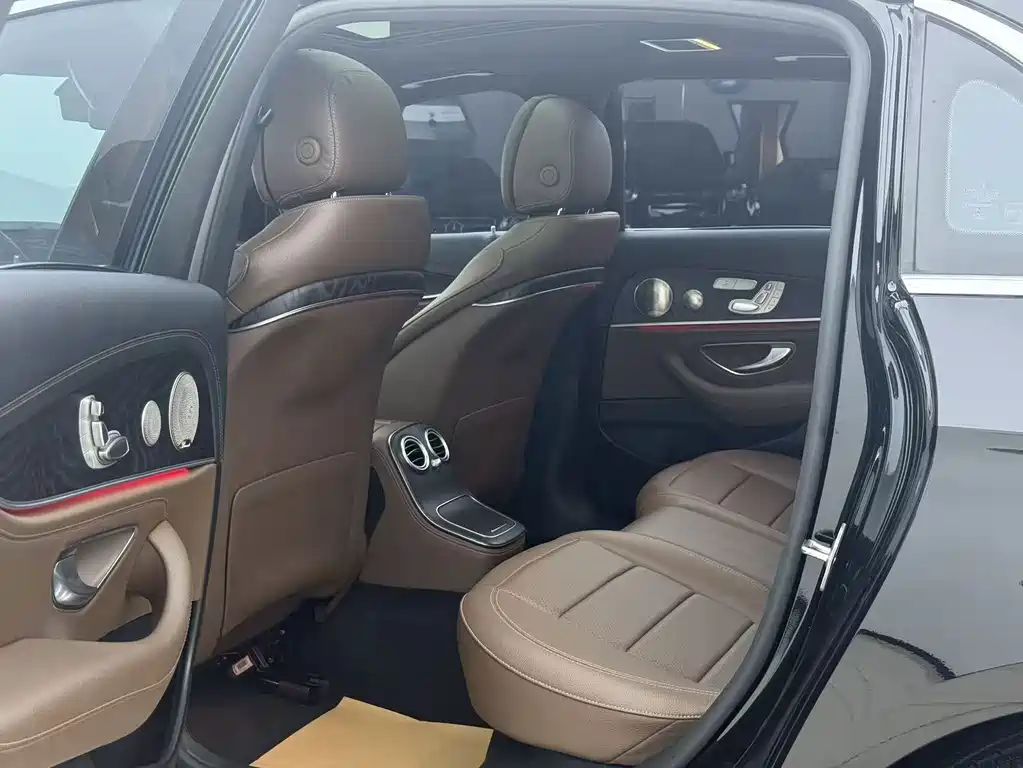 Mercedes-Benz E-Class — миниатюра 5