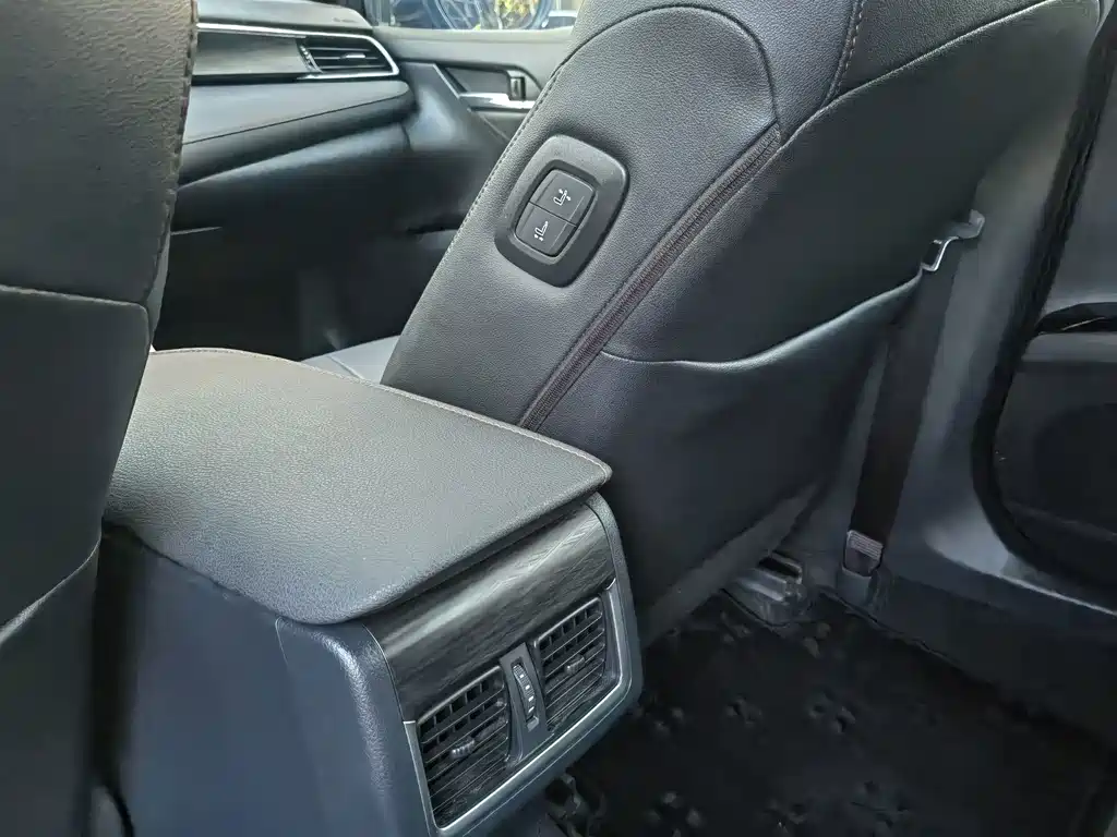 Toyota Camry — миниатюра 9