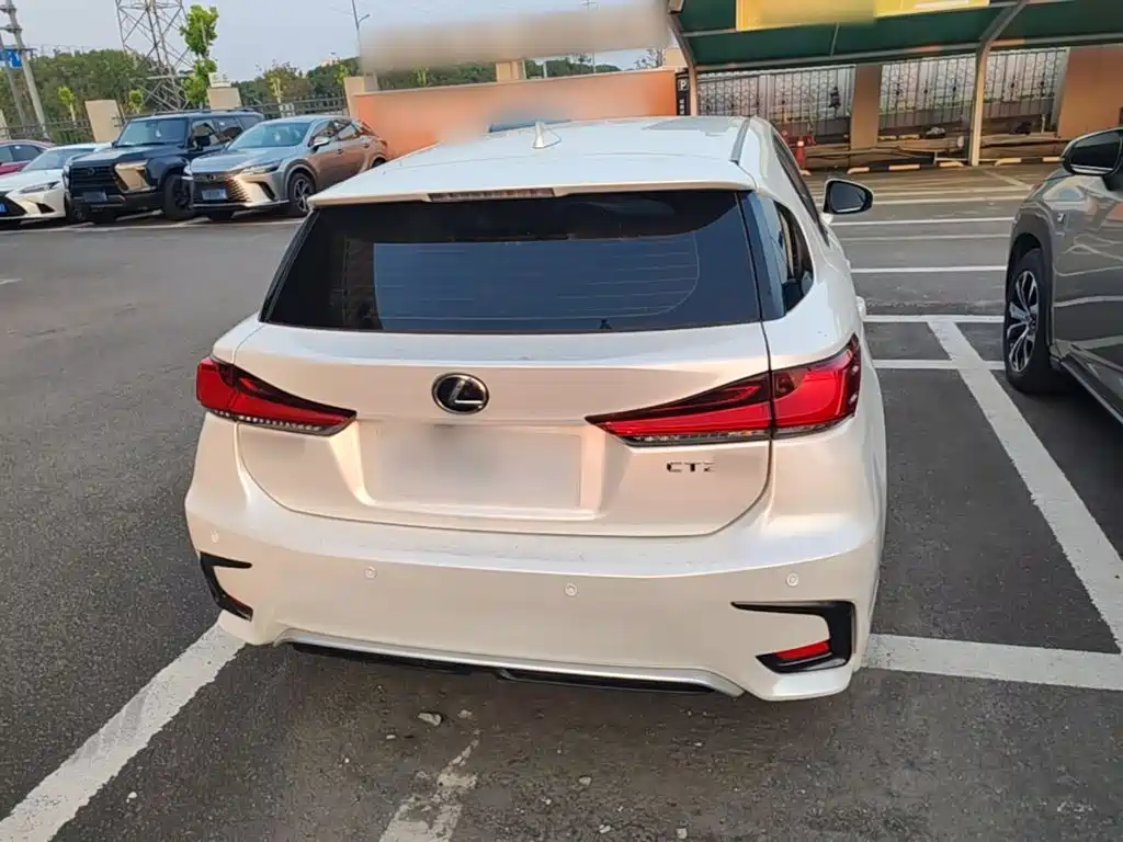 Lexus CT — миниатюра 6
