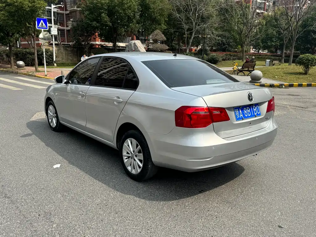 Volkswagen Jetta 2015 1.6L AT Comfort
