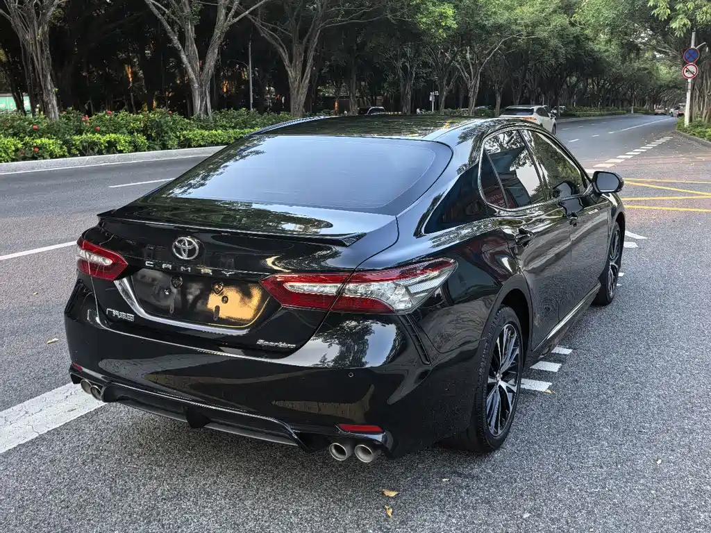 Toyota Camry — миниатюра 8