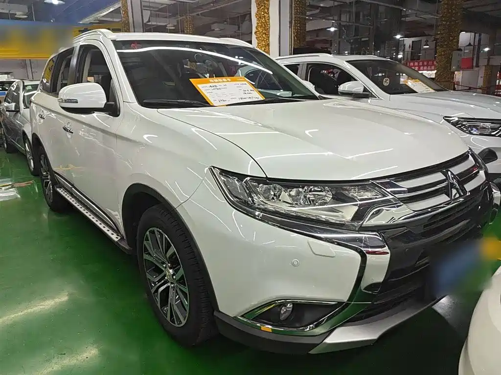 MITSUBISHI OUTLANDER