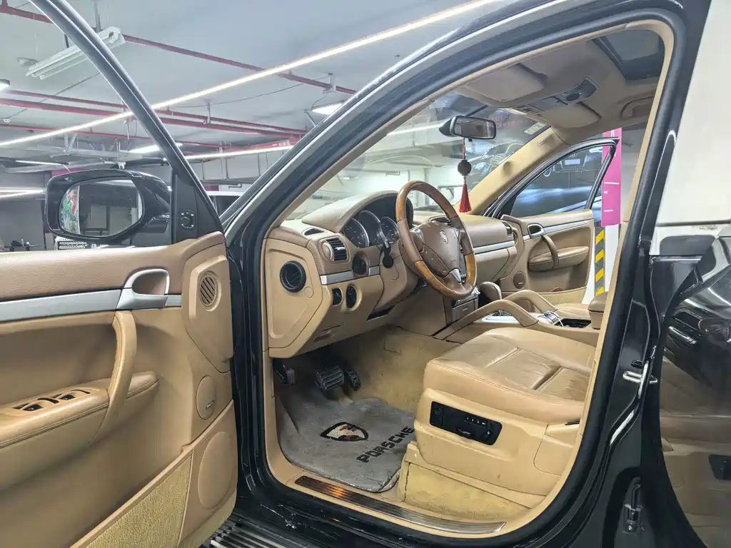 Porsche Cayenne — миниатюра 5
