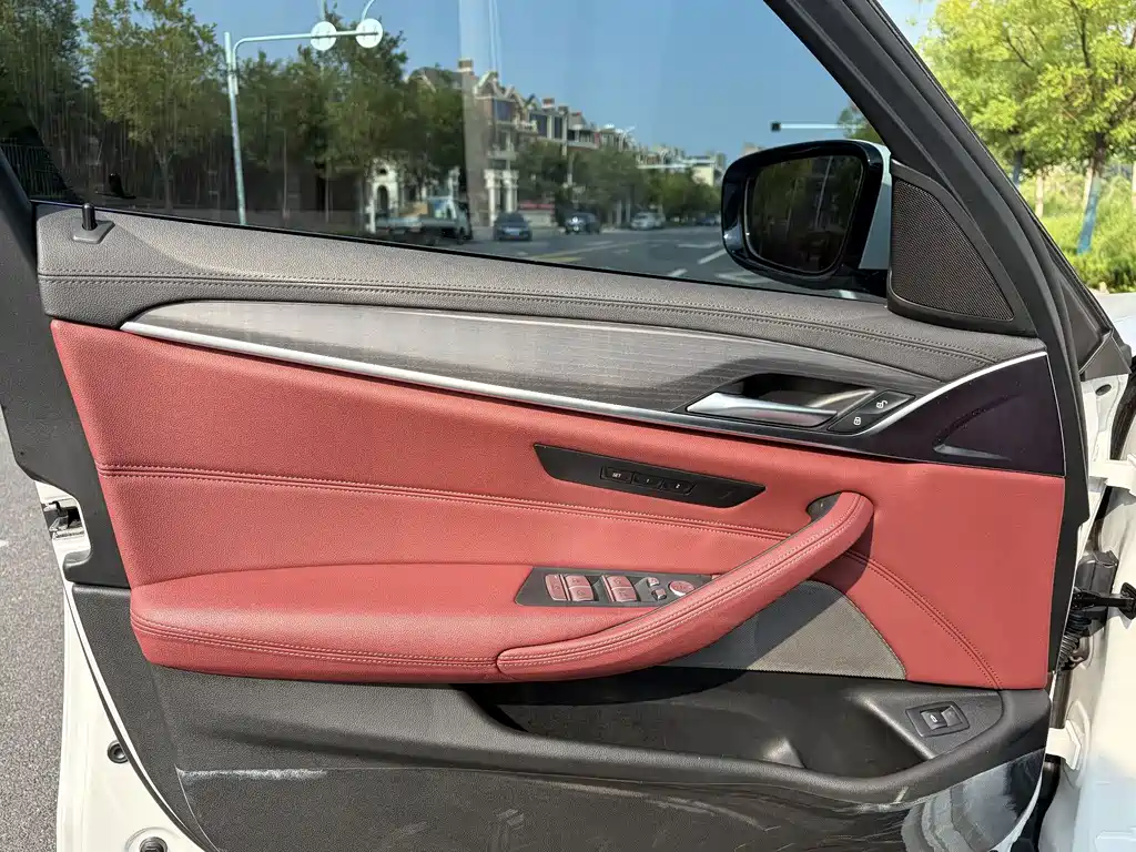 BMW 5 Series — миниатюра 22