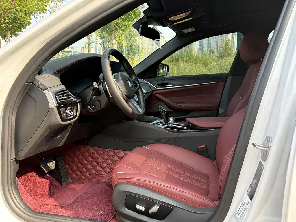 BMW 5 Series — миниатюра 24