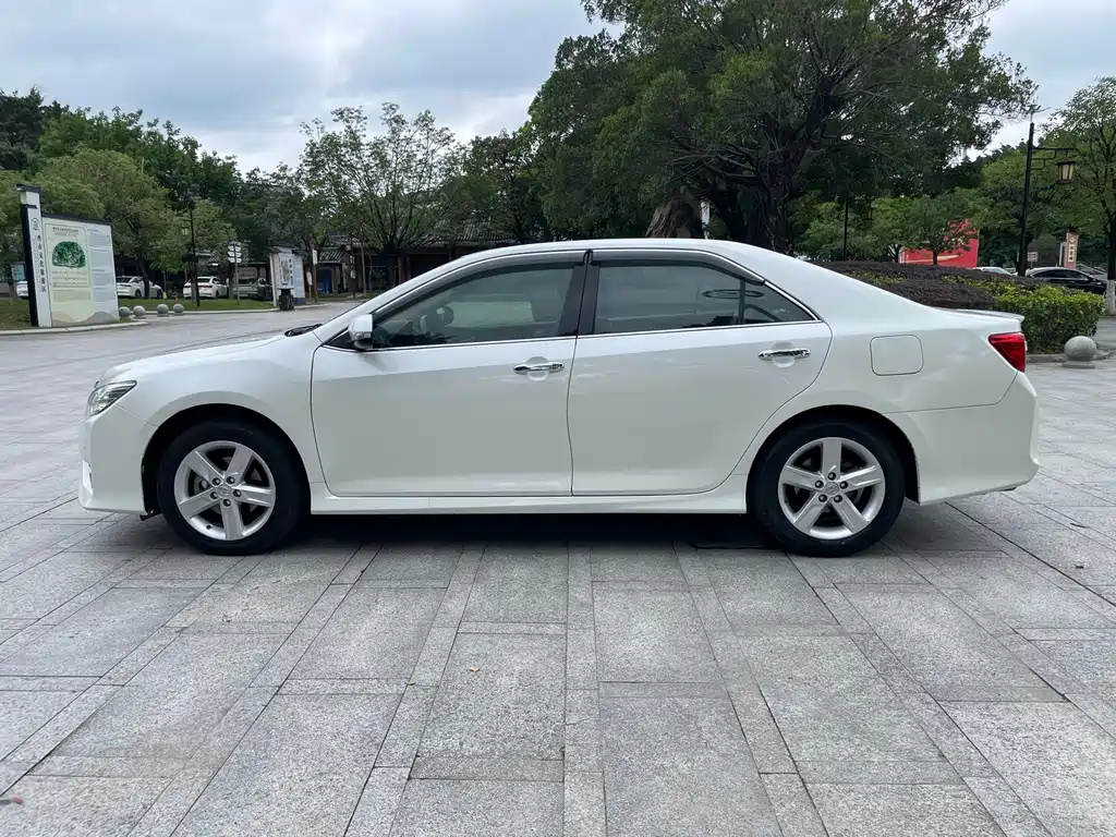 Toyota Camry 2012 2.0S