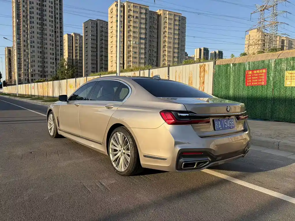 BMW 7 Series — миниатюра 7