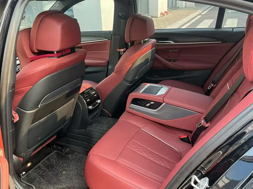 BMW 5 Series — миниатюра 6