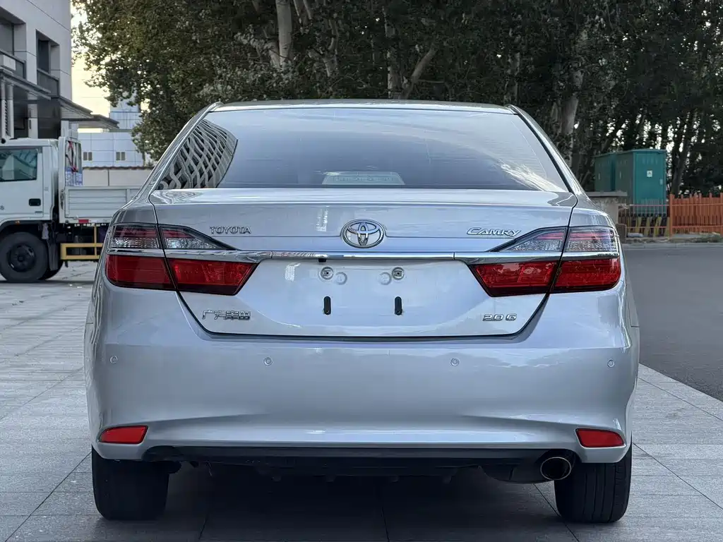 Toyota Camry — миниатюра 5