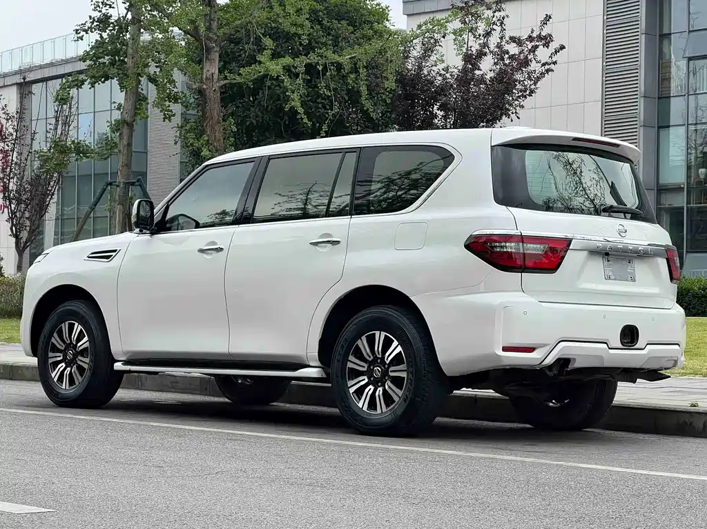 Nissan Patrol — миниатюра 18