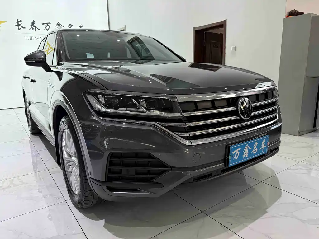 VOLKSWAGEN TOUAREG