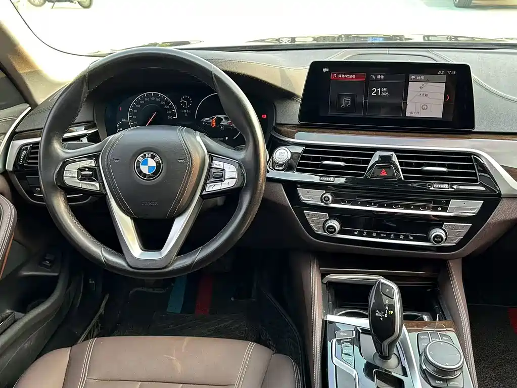 BMW 5 Series — миниатюра 4