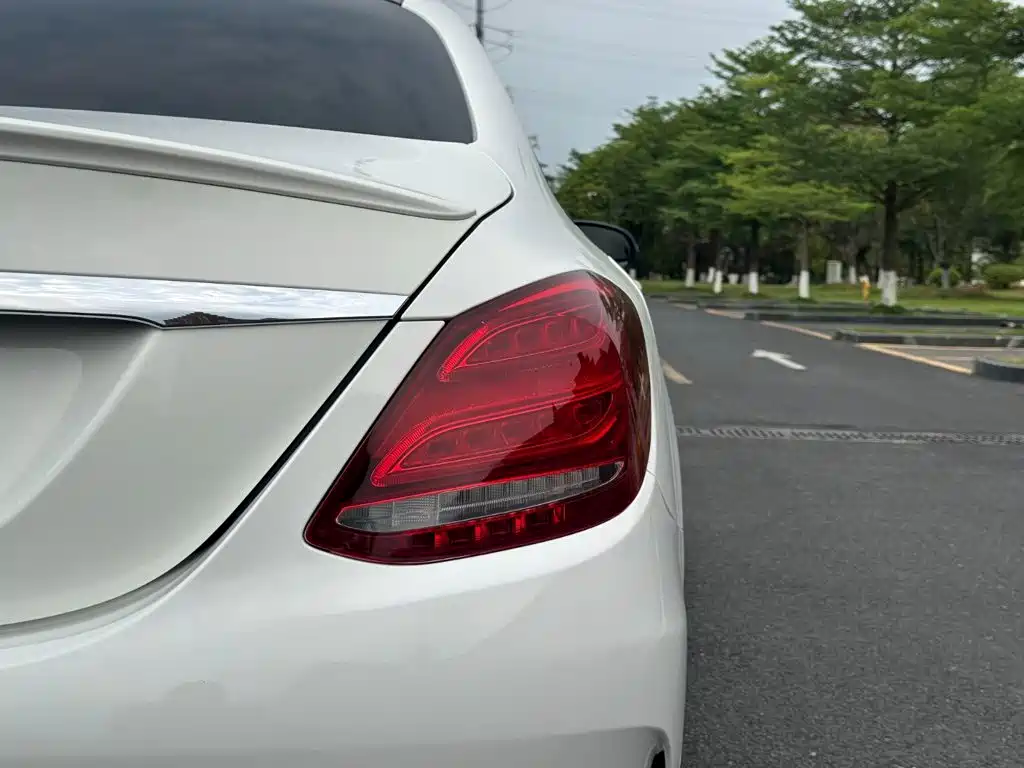 Mercedes-Benz C-Class — миниатюра 12