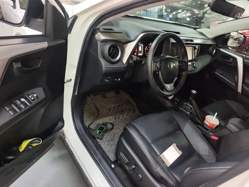Toyota RAV4 — миниатюра 16