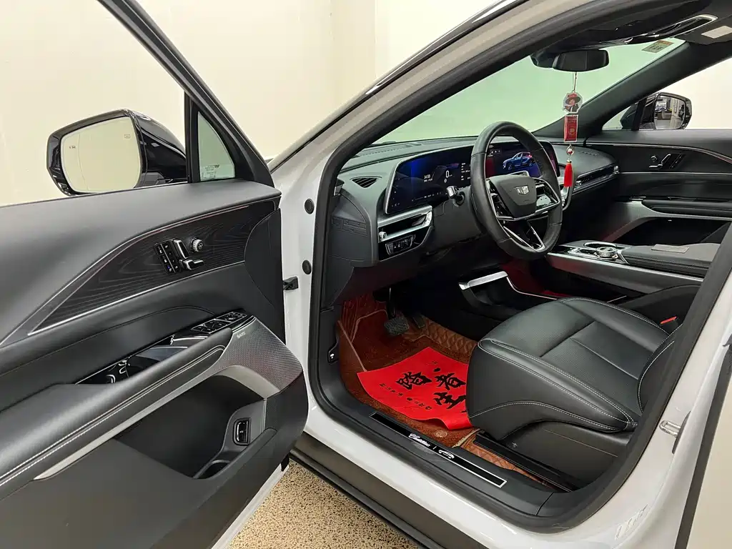 Cadillac Lyriq — миниатюра 13