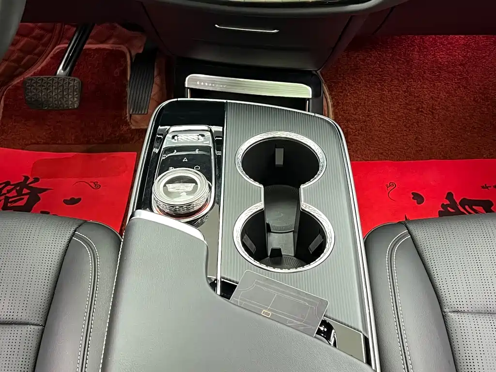 Cadillac Lyriq — миниатюра 25