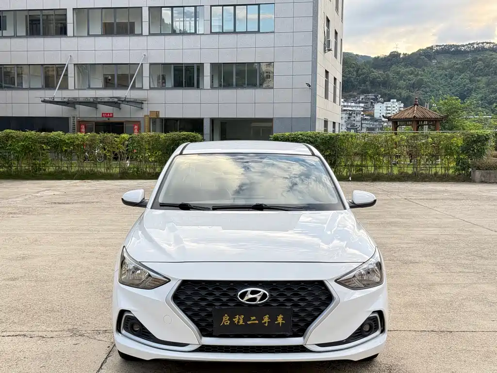 Hyundai Elantra — миниатюра 3